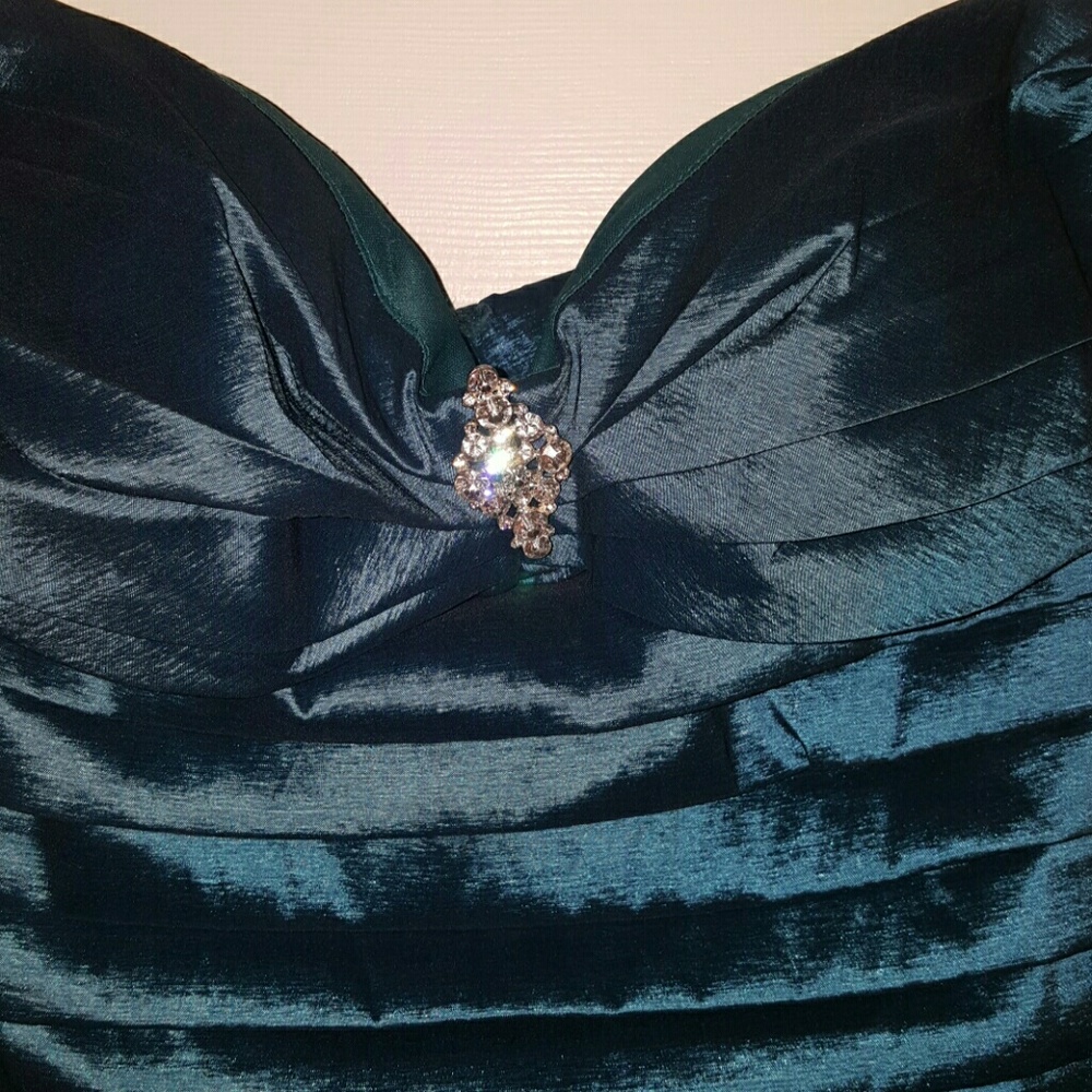 Dress - Picture 2 of 3